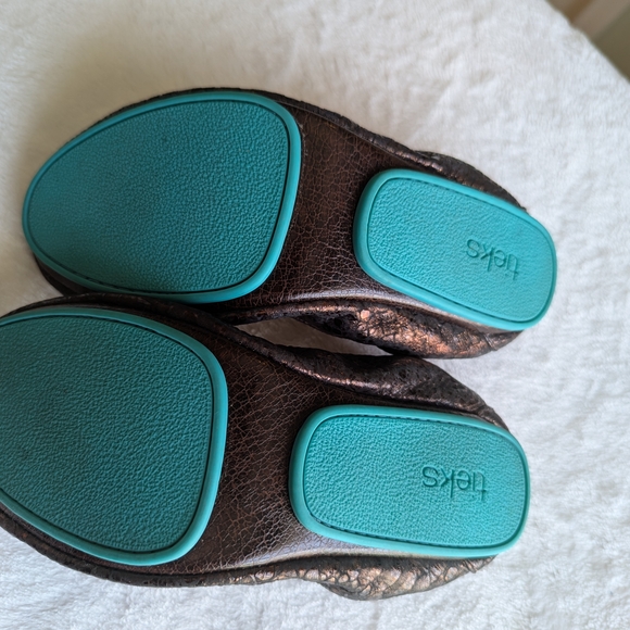Teal-Accented Women's Ballet Flats - Picture 3 of 3